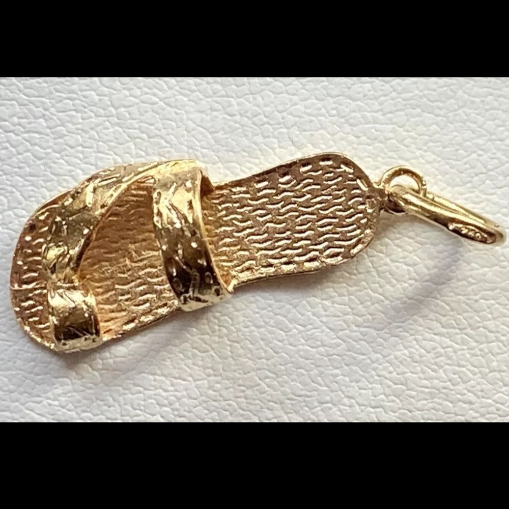 18k Gold Flip Flop Summer Sandal Charm Pendant - Hallmarked 750 (Unoaerre) - Picture 3 of 13